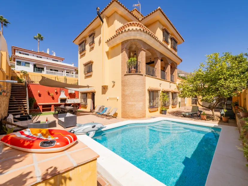 Holiday Home Rentals in Benalmádena Pueblo