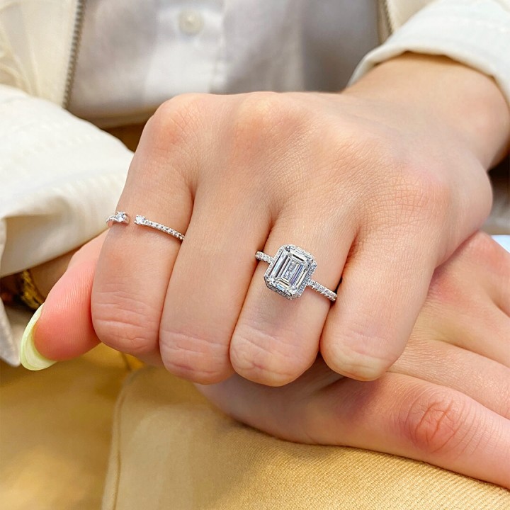 emerald solitaire ring