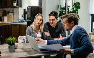Business owner in Delhi applying for a low-interest business loan online with quick approval and easy documentation