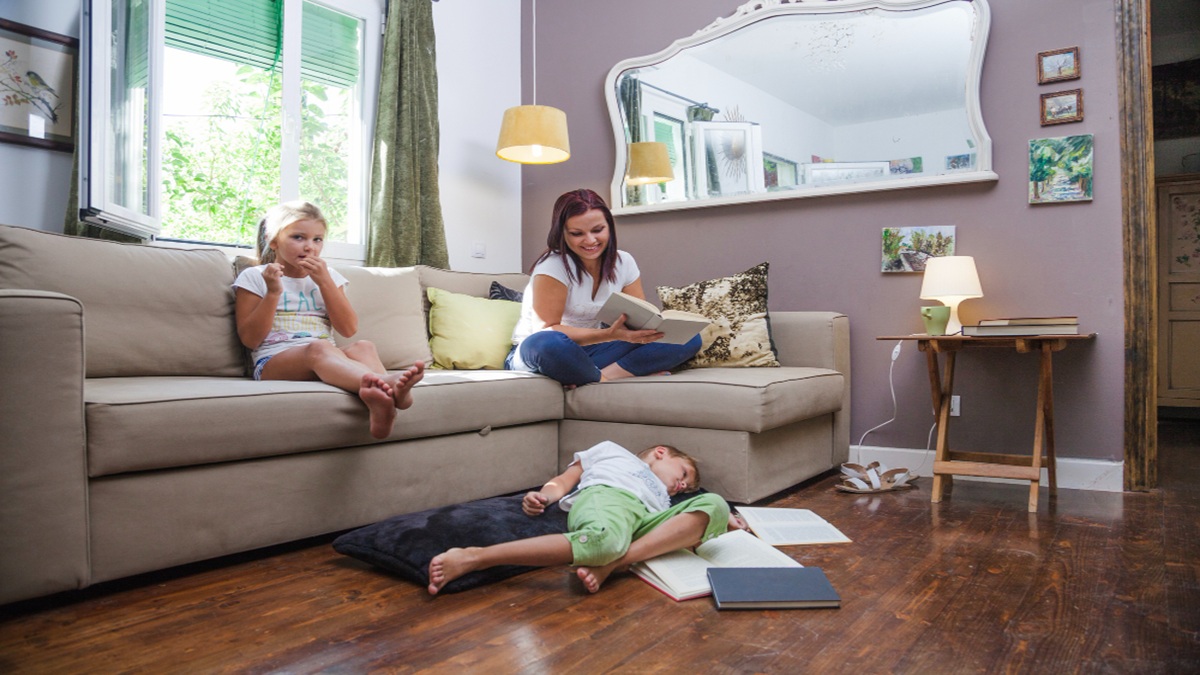 Ways to design a living room without shelling out money