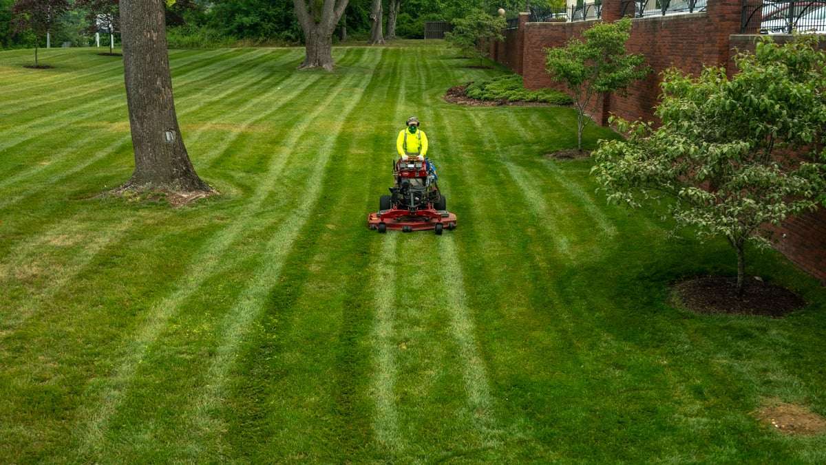 Lawn mowing services prices for professional grass cutting in Forest Park and Riverdale, GA.